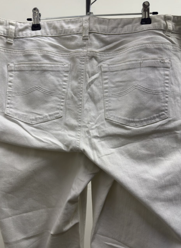Michael Kors White 3/4 jeans