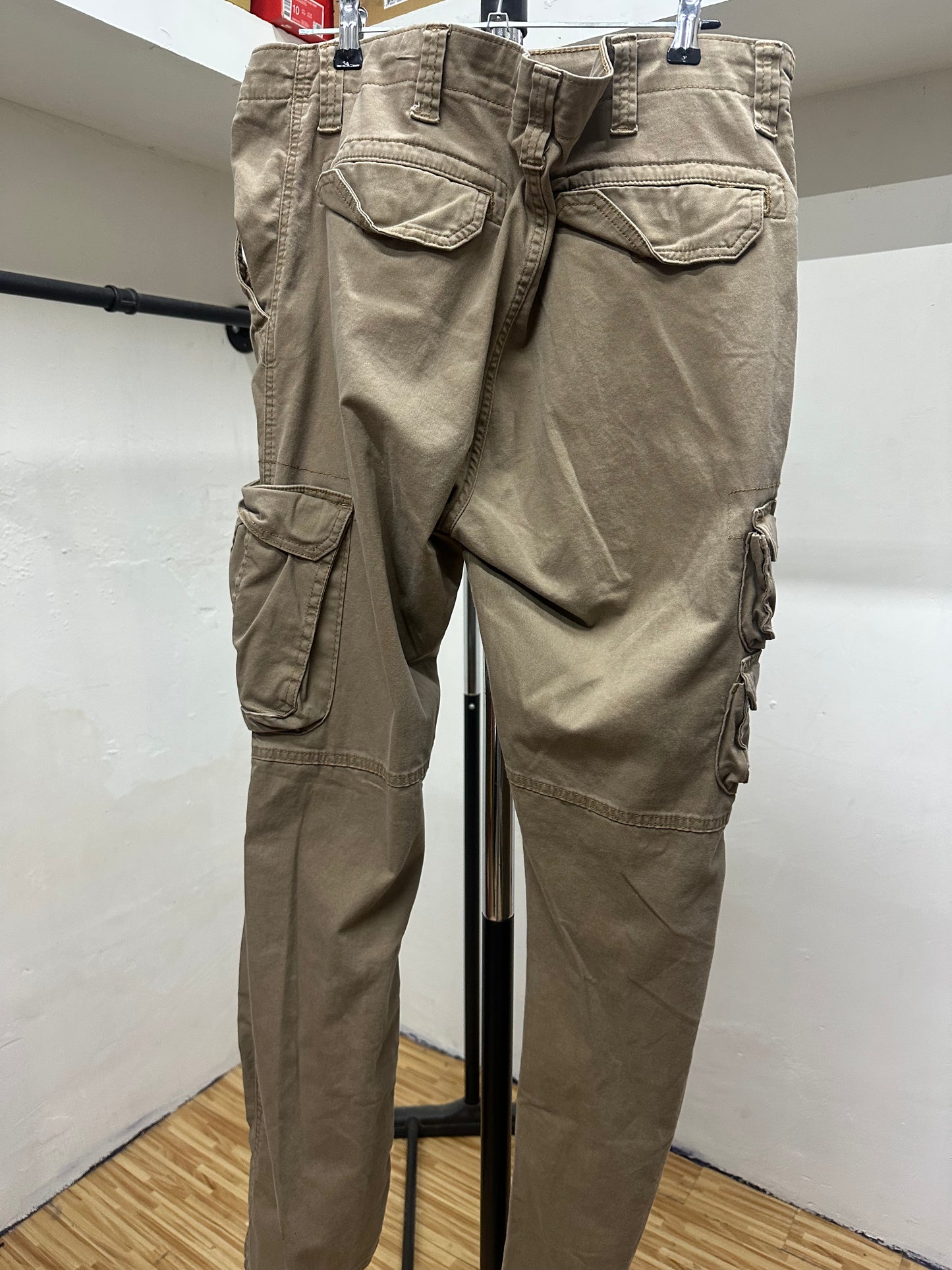 WRANGLER CARGO STRAIGHT BEIGE PANTS