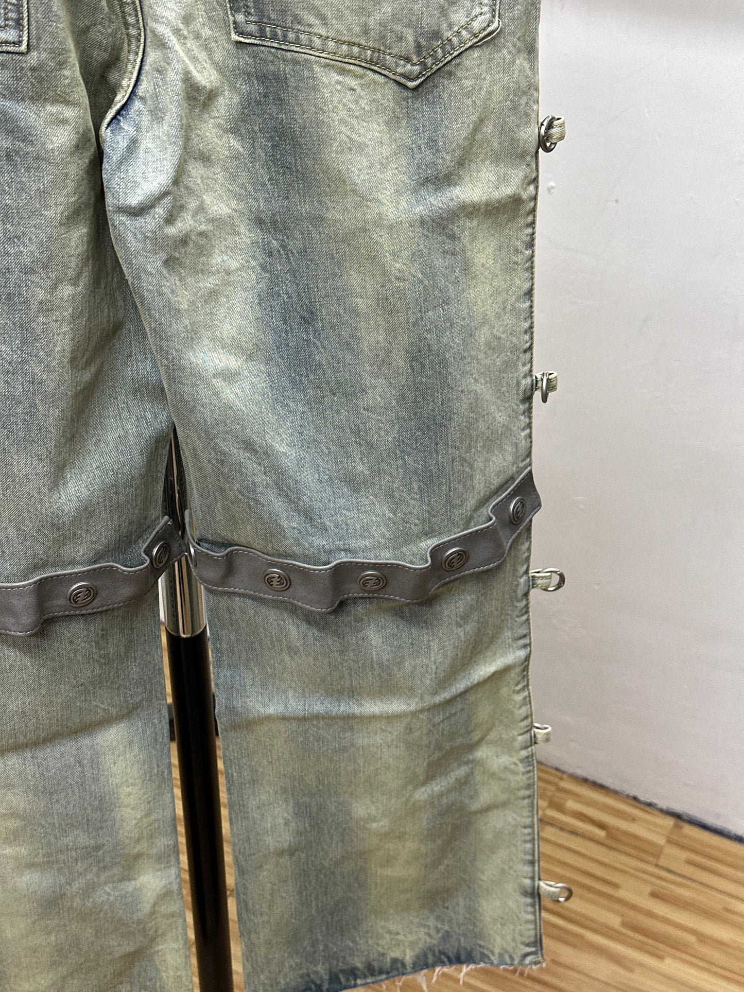 CEECLA LEATHER CAHIN BLECHED JEANS