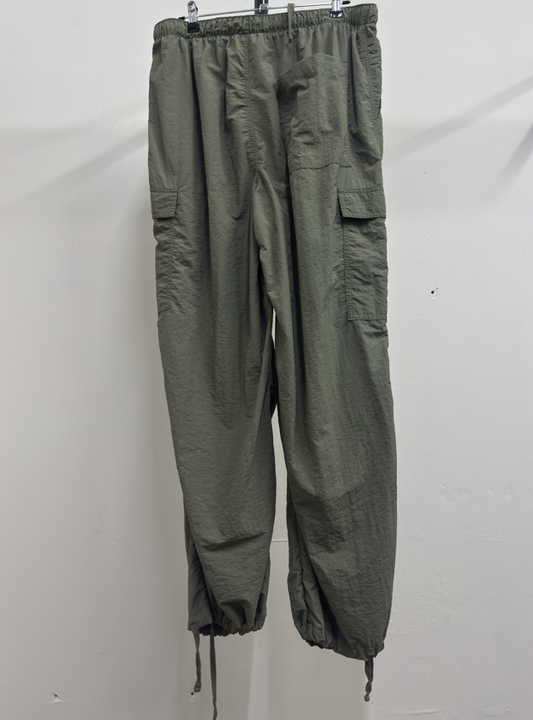No Boundaries Light Green Cargo Pants