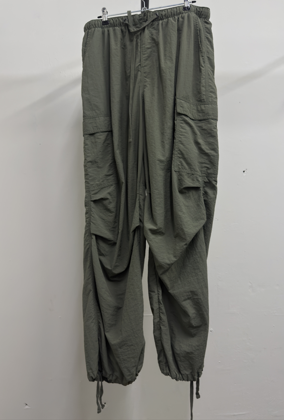 No Boundaries Light Green Cargo Pants