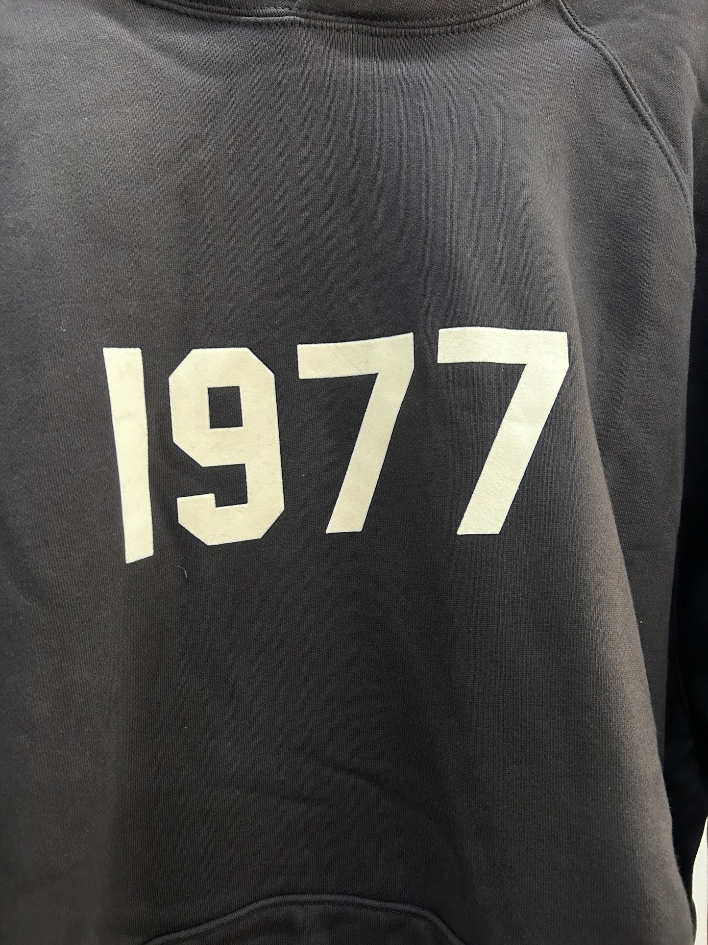 ESSENTIALS FEAR OF GOD 1977 IRON HOODIE
