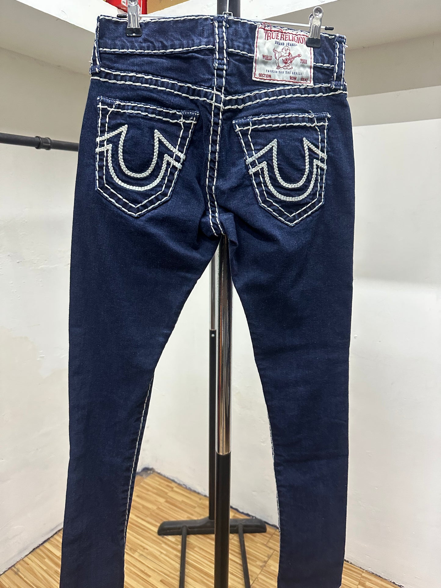 TRUE RELIGION NAVY DENIM ROCCO RELAXED SKINNY WHITE TAG