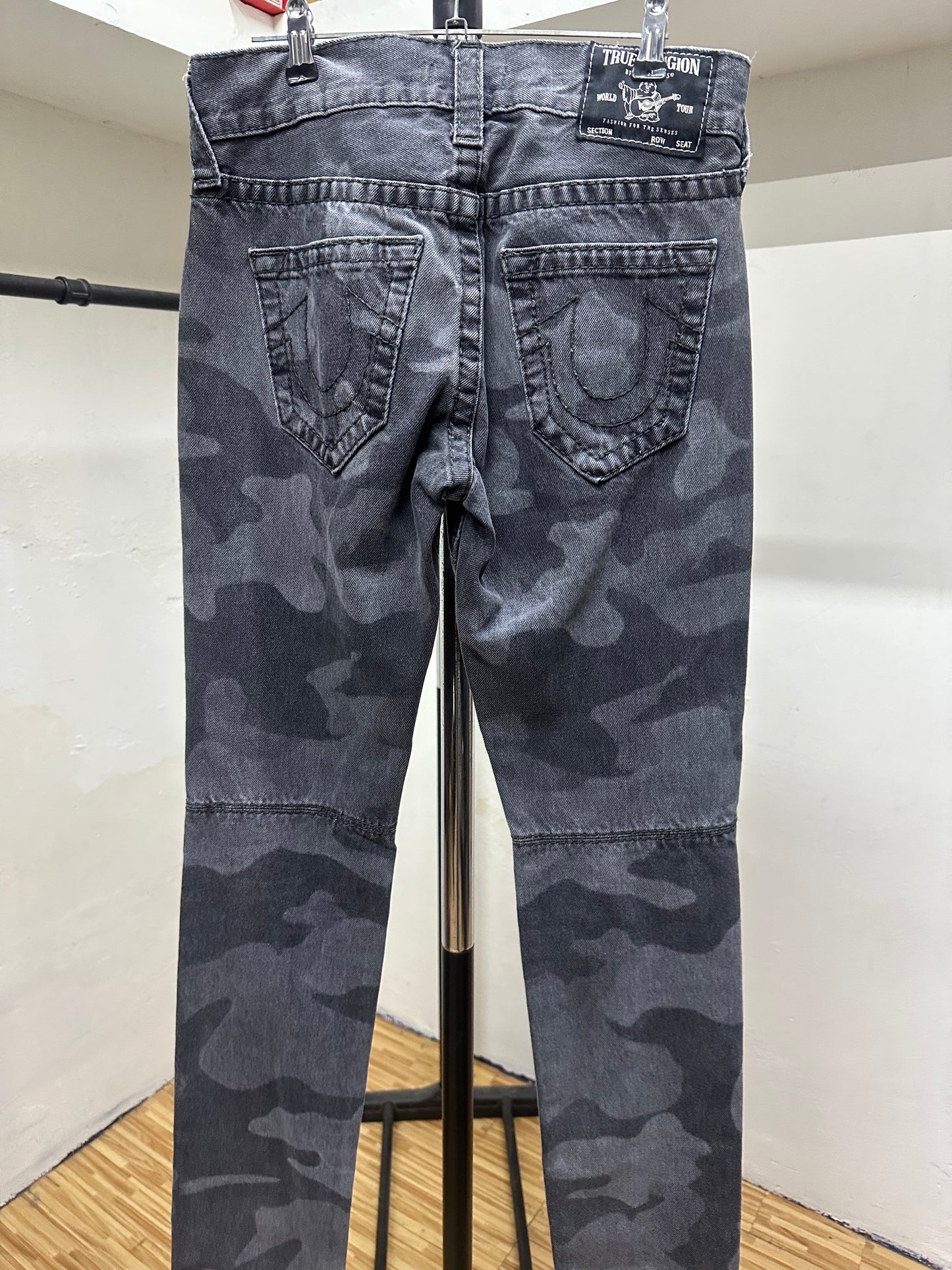 TRUE RELIGION GREY CAMO BLACK TAG ROCCO RELAXED SKINNY JEANS