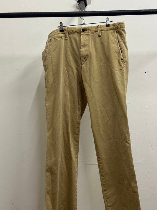 GAP KHAKI JEANS