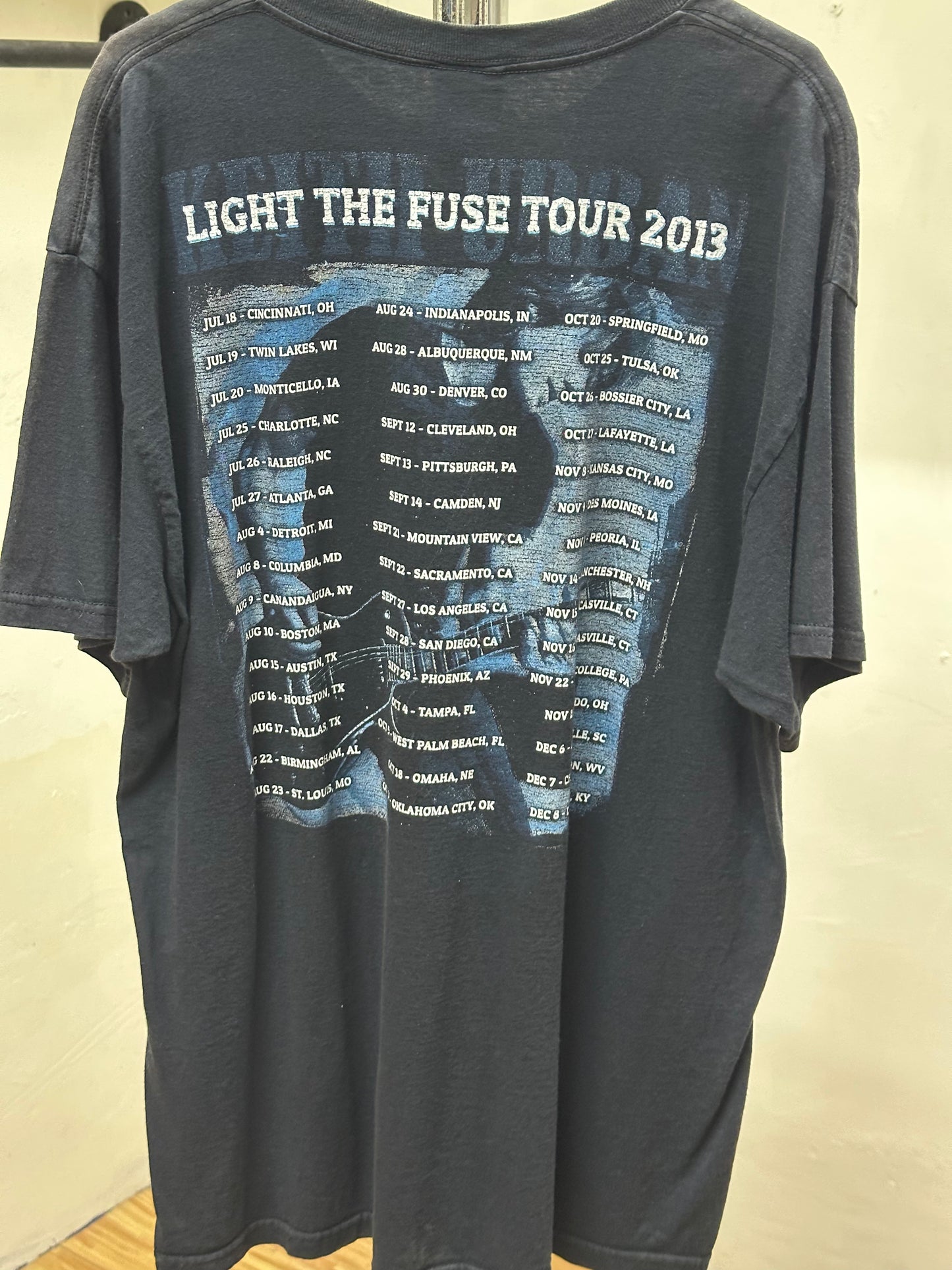 KEITH URBAN LIGHT THE FUSE TOUR 2013