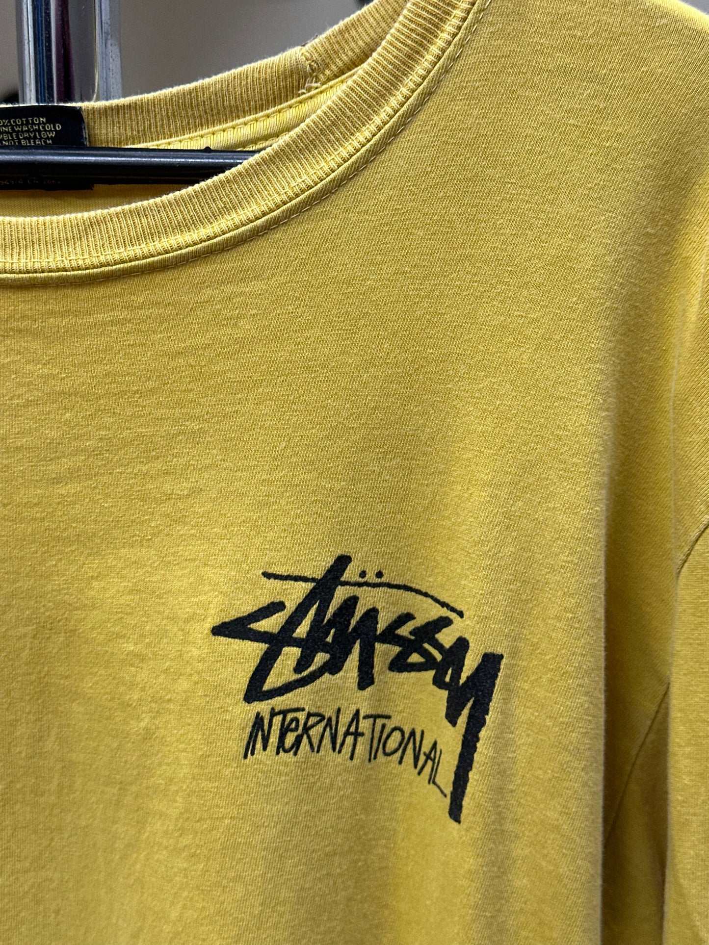 STÜSSY INTERNATIONAL YELLOW L/S TEE