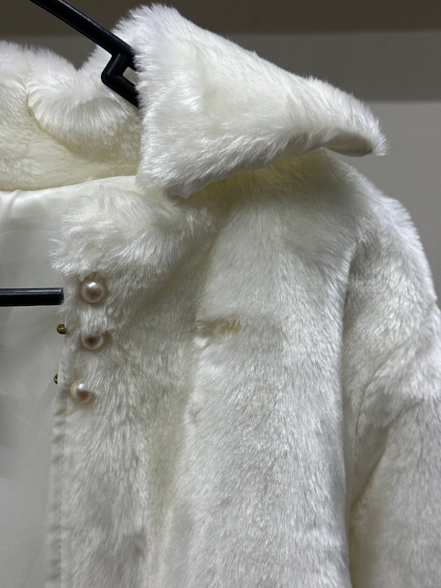WHITE PUFFY JACKET
