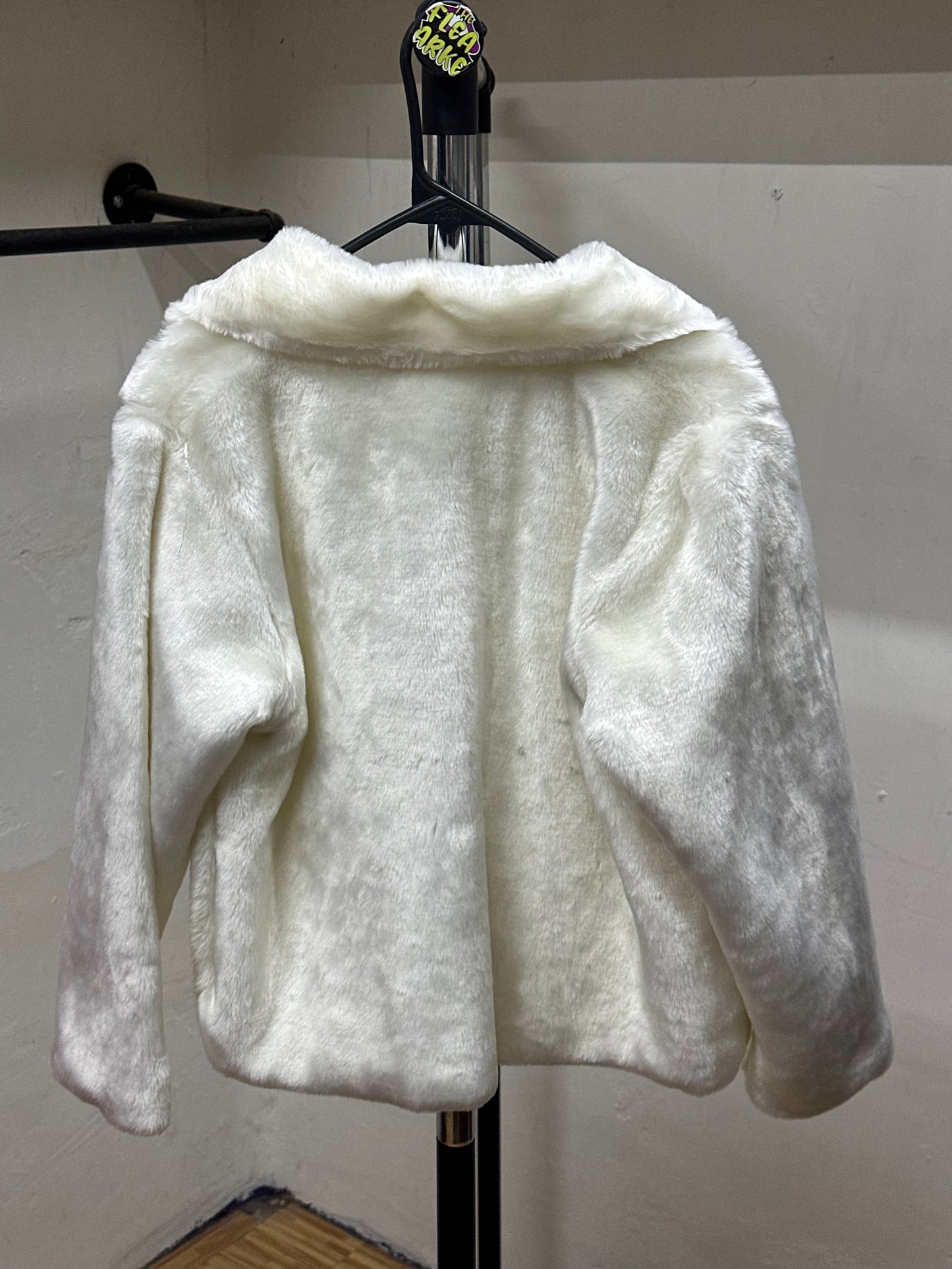WHITE PUFFY JACKET