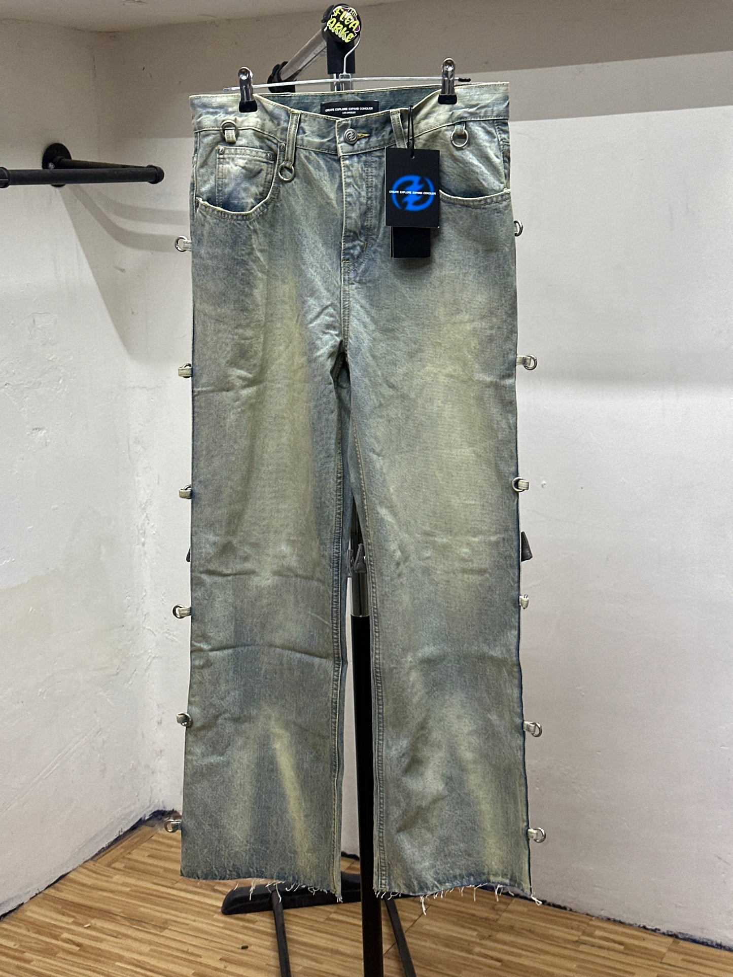 CEECLA LEATHER CAHIN BLECHED JEANS