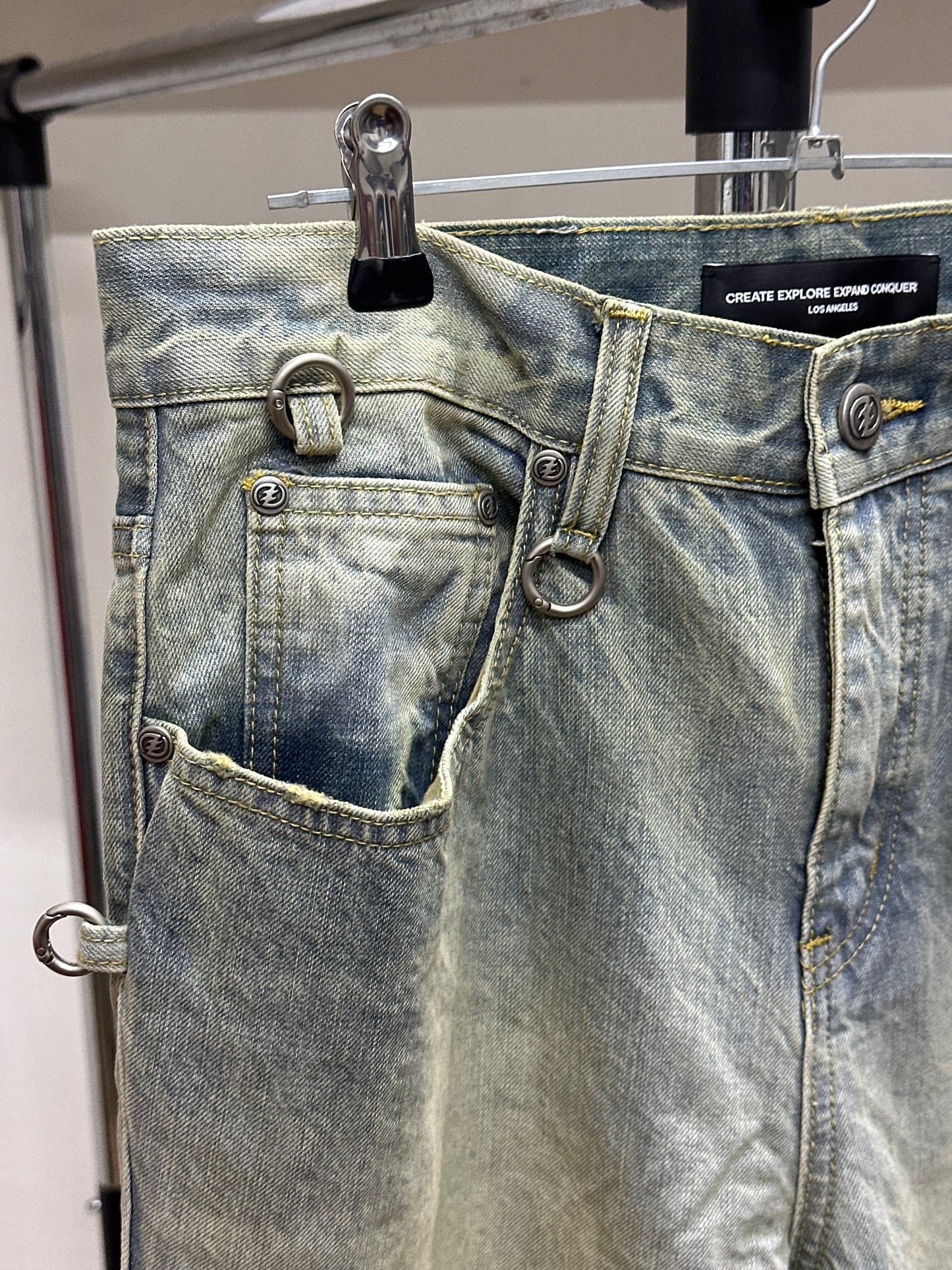 CEECLA LEATHER CAHIN BLECHED JEANS