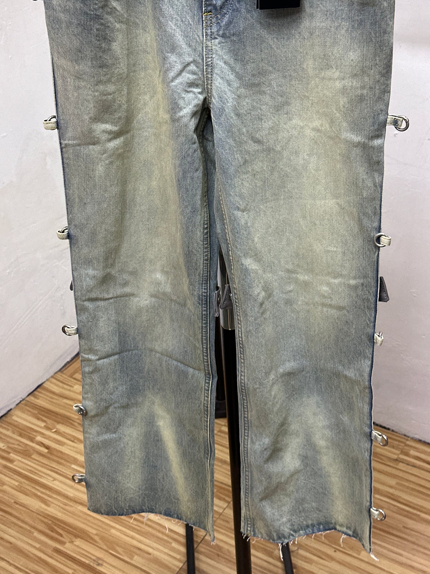 CEECLA LEATHER CAHIN BLECHED JEANS