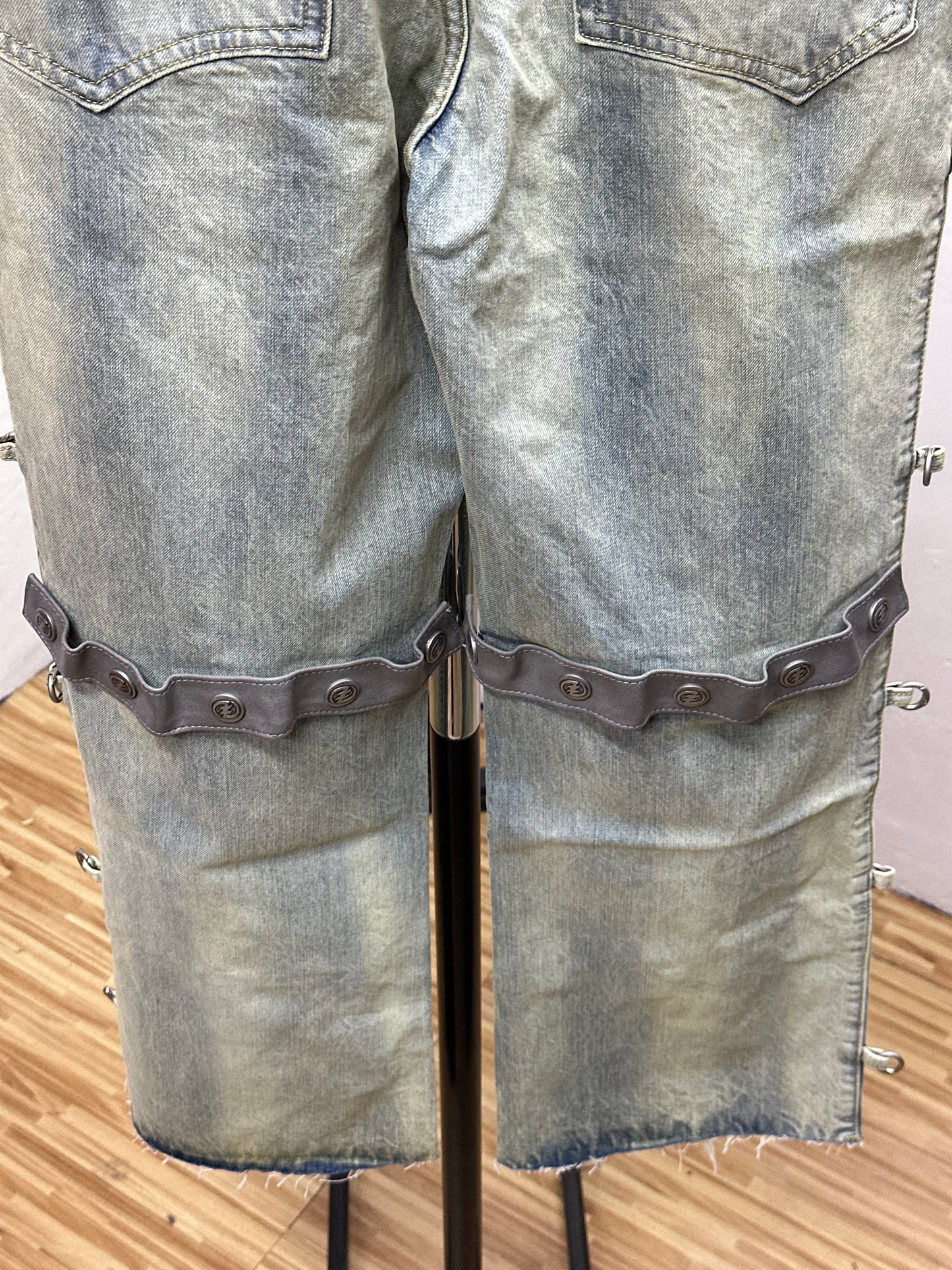 CEECLA LEATHER CAHIN BLECHED JEANS