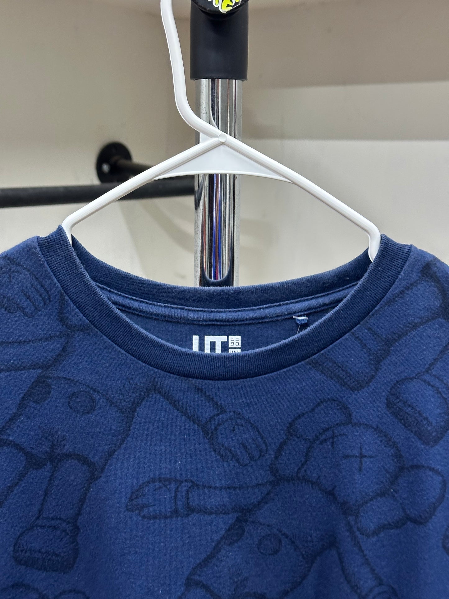 UNIQLO X KAWS NAVY TEE