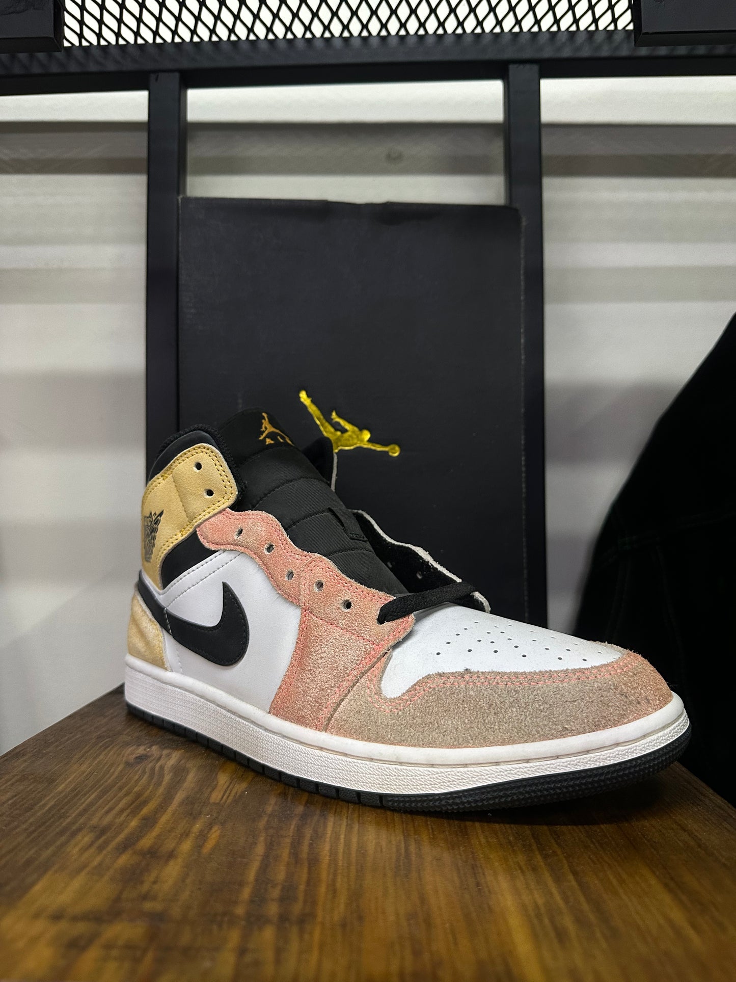 NIKE AIR JORDAN 1  MID SE FLIGHT CLUB