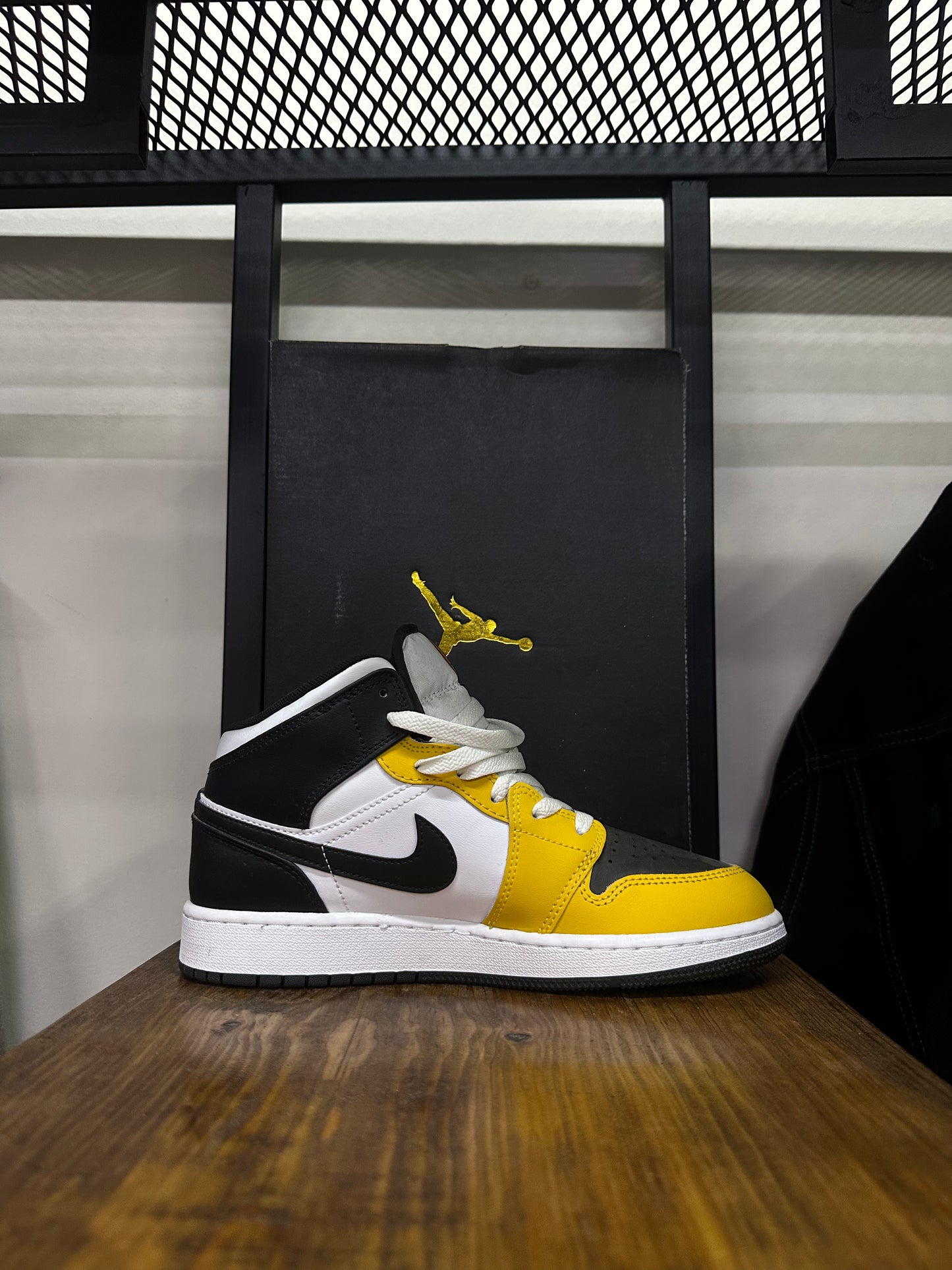 AIR JORDAN 1 MID ¨YELLOW OCHRE¨