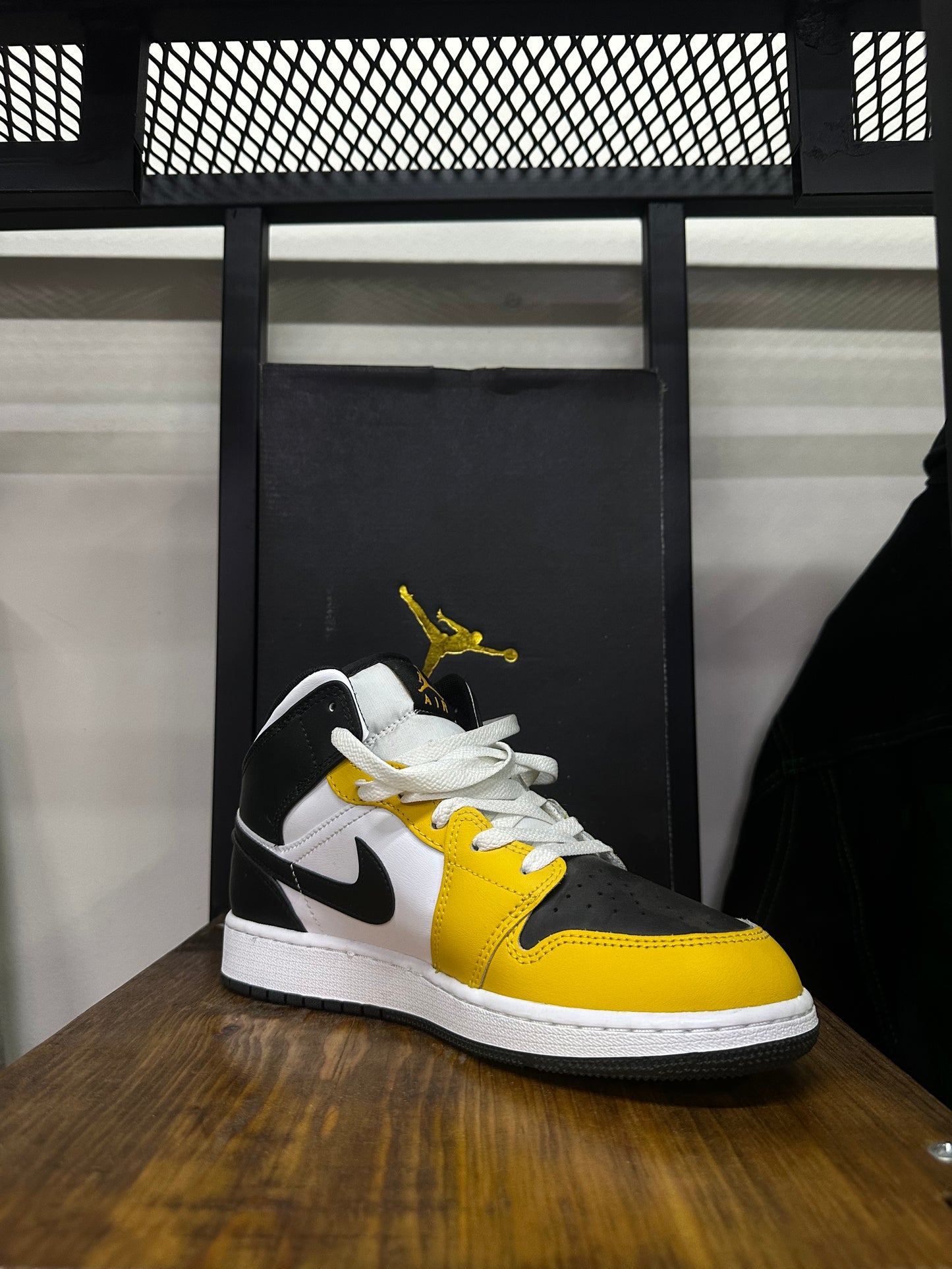 AIR JORDAN 1 MID ¨YELLOW OCHRE¨