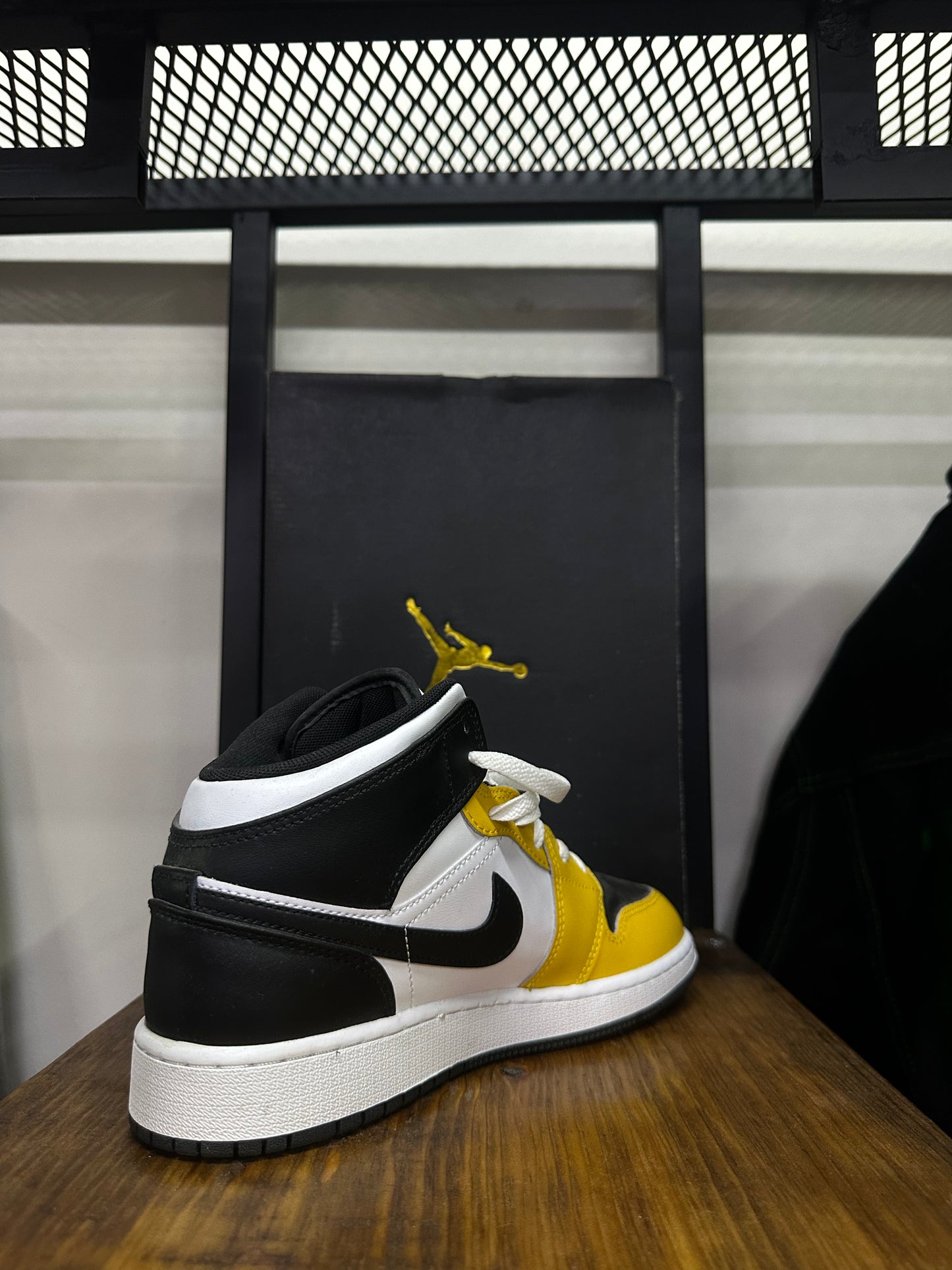 AIR JORDAN 1 MID ¨YELLOW OCHRE¨
