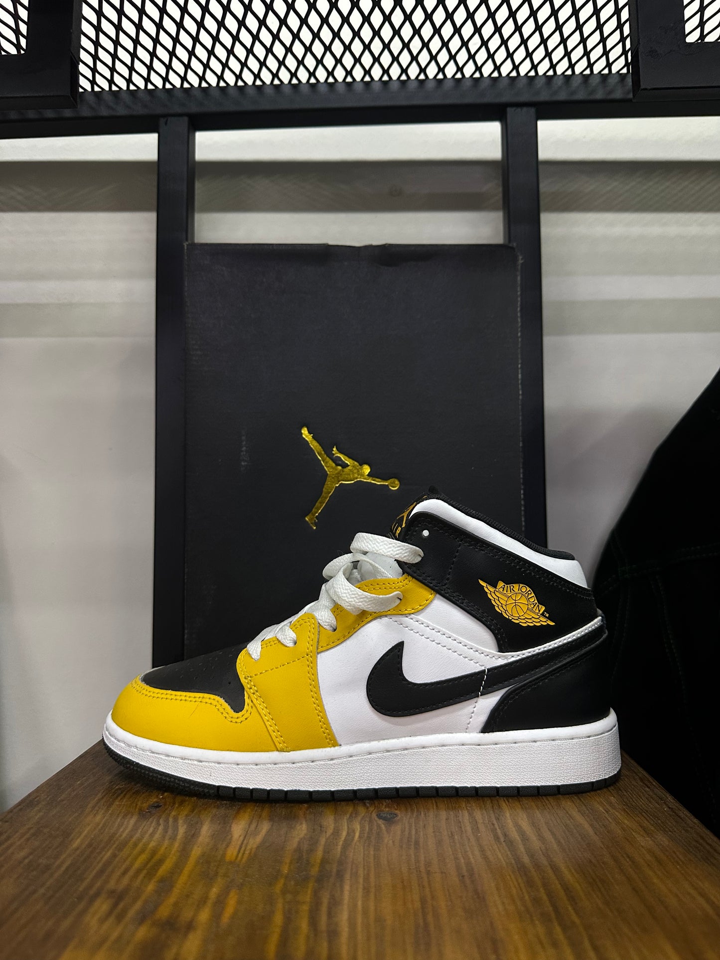 AIR JORDAN 1 MID ¨YELLOW OCHRE¨