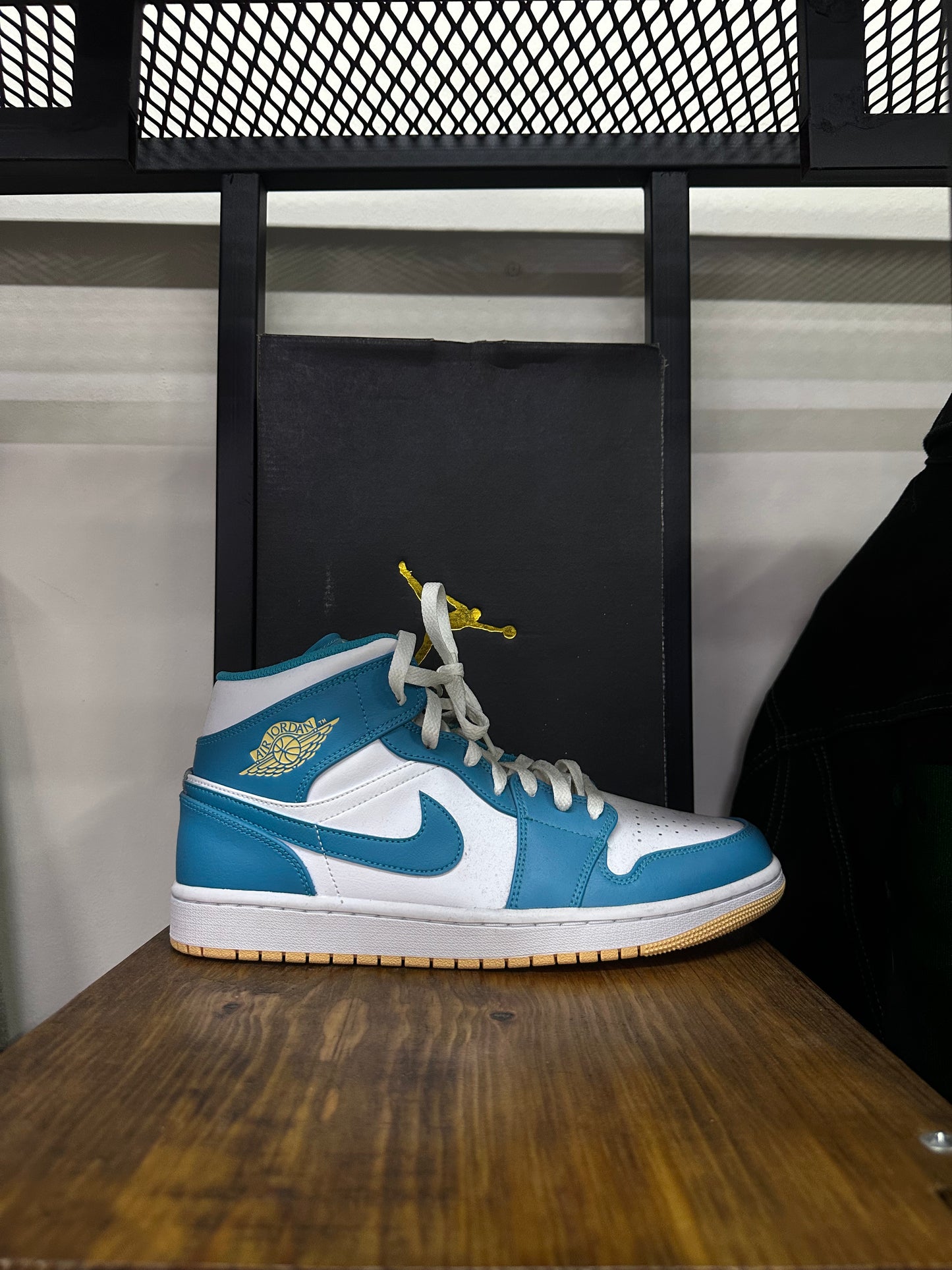 JORDAN 1 MID AQUATONE SNEAKERS