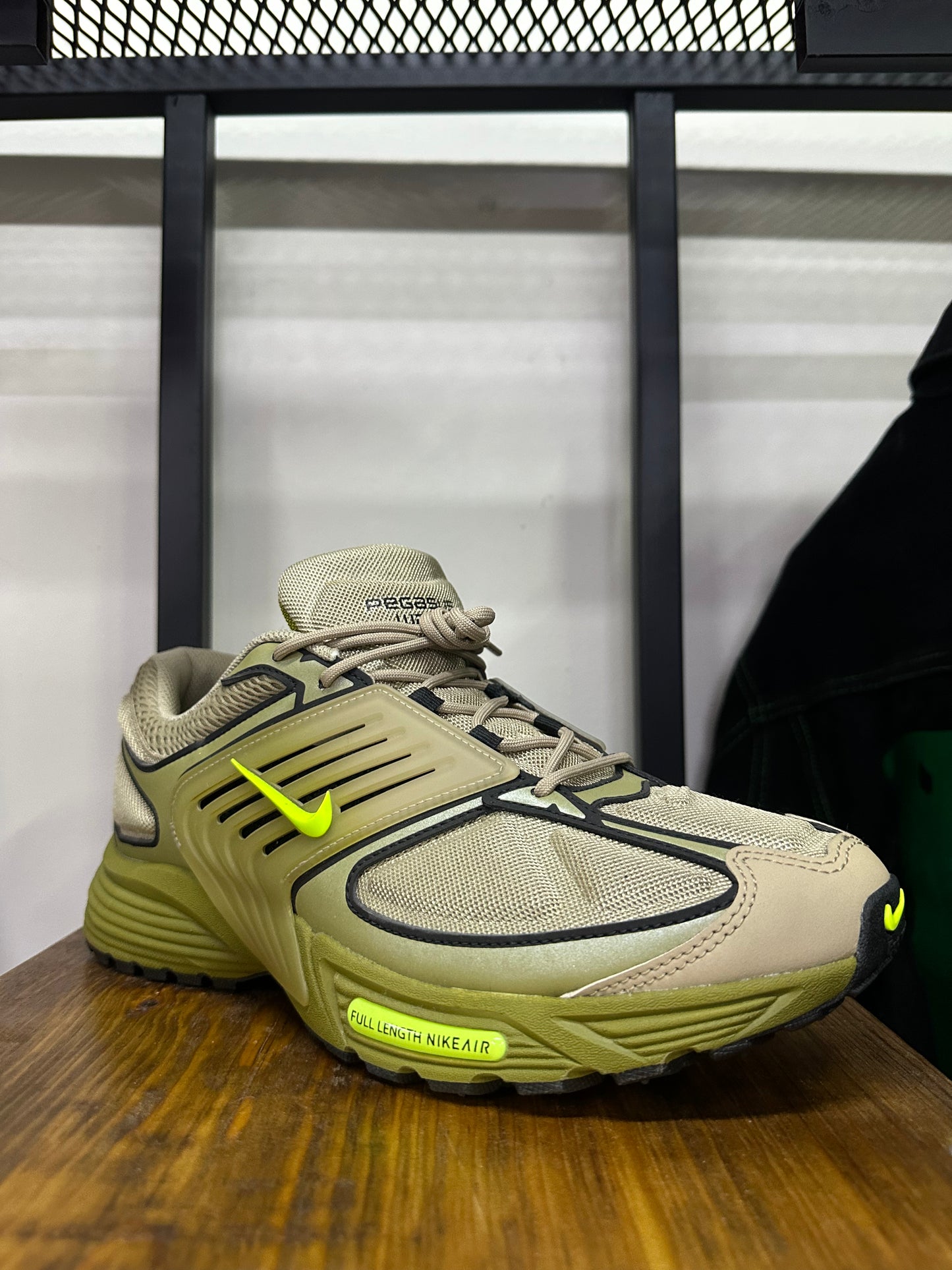 NIKE AIR MAX PEGASUS SNEAKERS