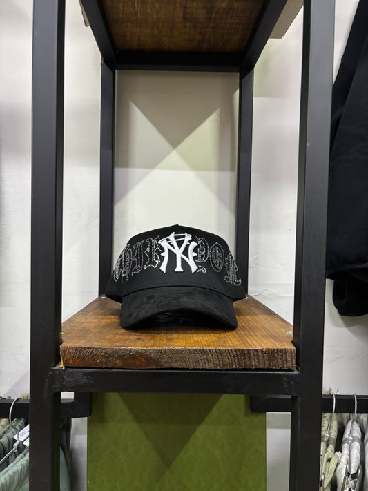 31 HATS WHITE CRYSTALS