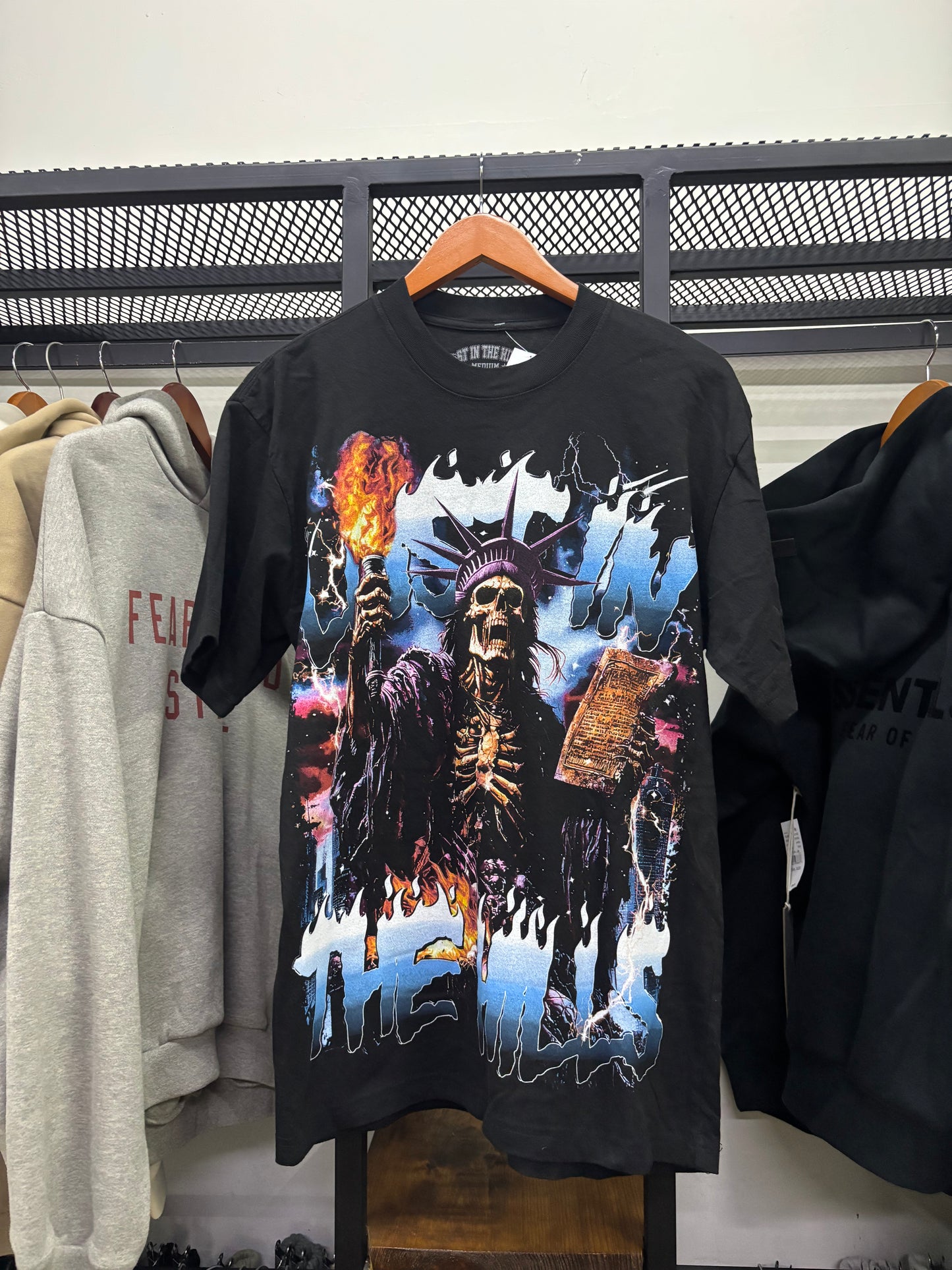 LOST HILLS TEE