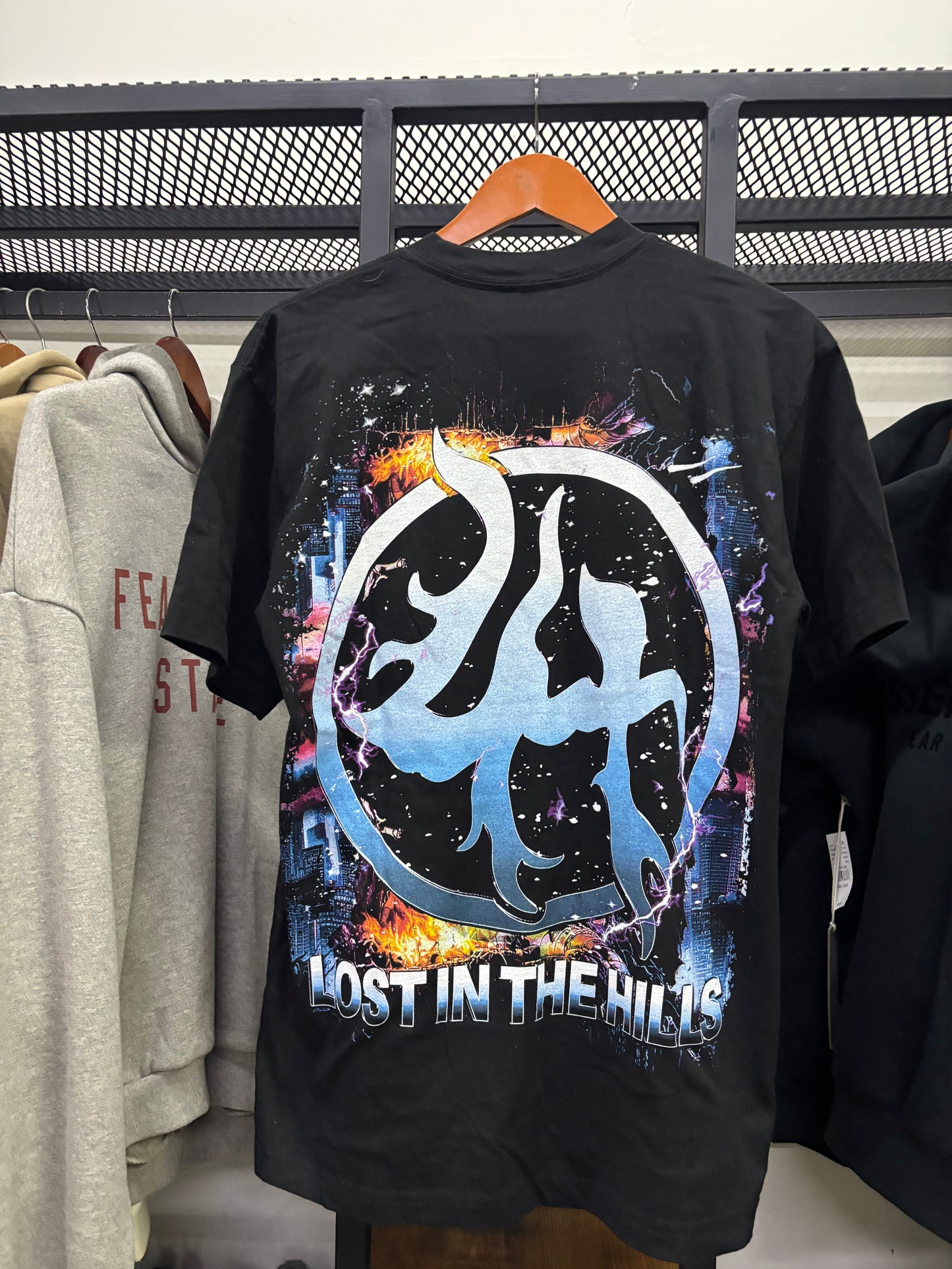 LOST HILLS TEE