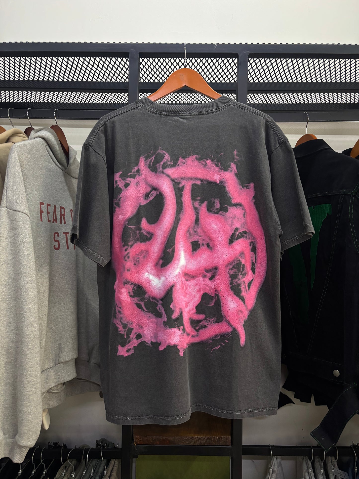 LOST HILLS TEE