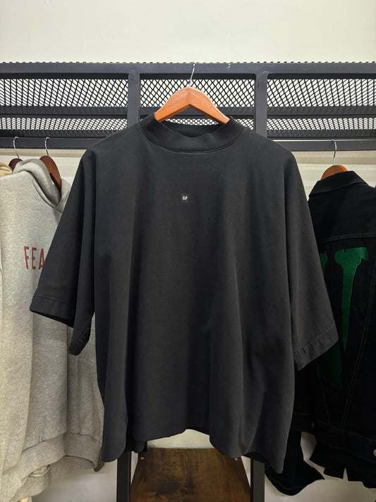 YZY X GAP ENGINEERED BY BALENCIAGA NO SEAM SMALL LOGO TEE