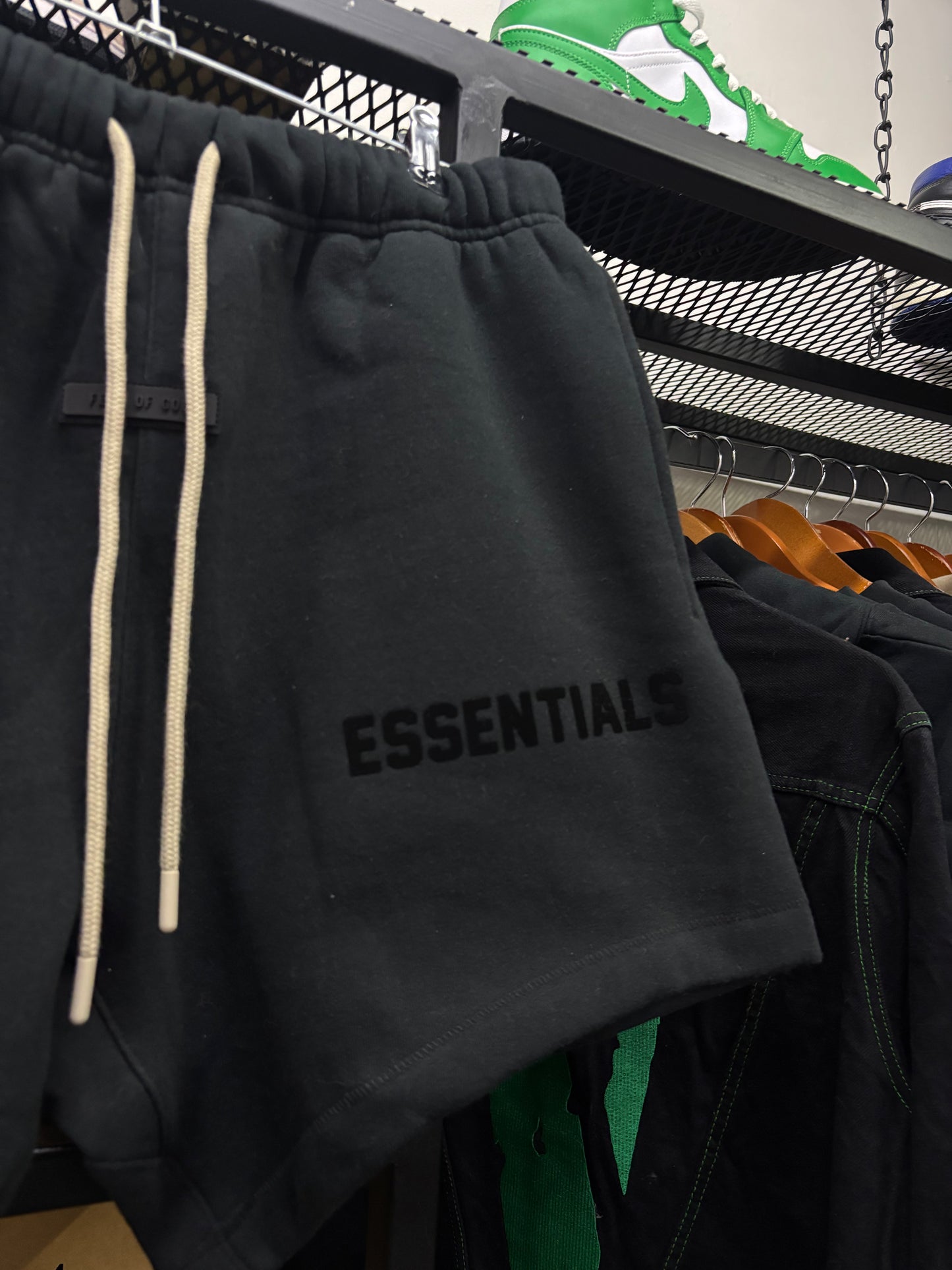 ESSENTIALS FEAR OF GOD JET BLACK SHORT