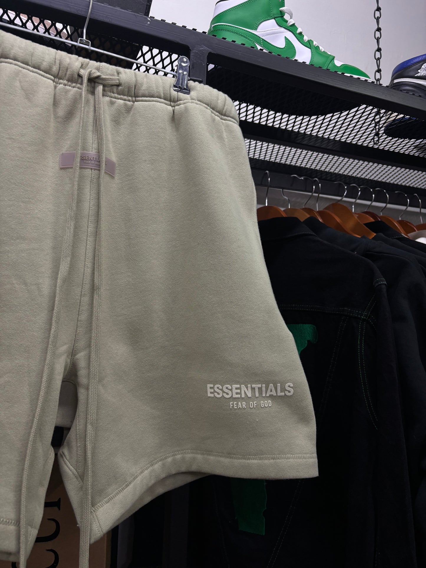 ESSENTIALS FEAR OF GOD SYCAMORE SHORT
