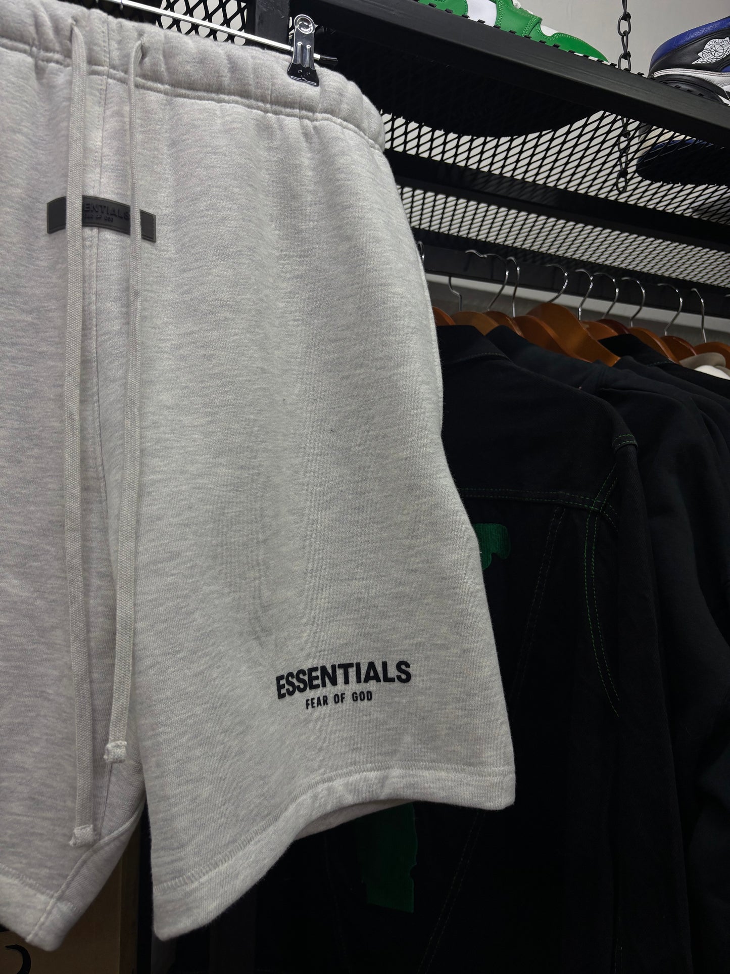 ESSENTIALS FEAR OF GOD LIGTH OATMEAL SHORT