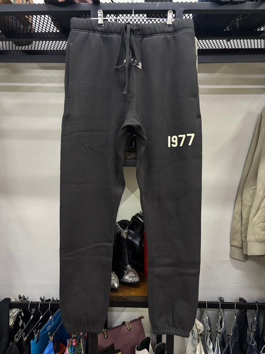 ESSENTIALS FEAR OF GOD IRON 1977 PANTS