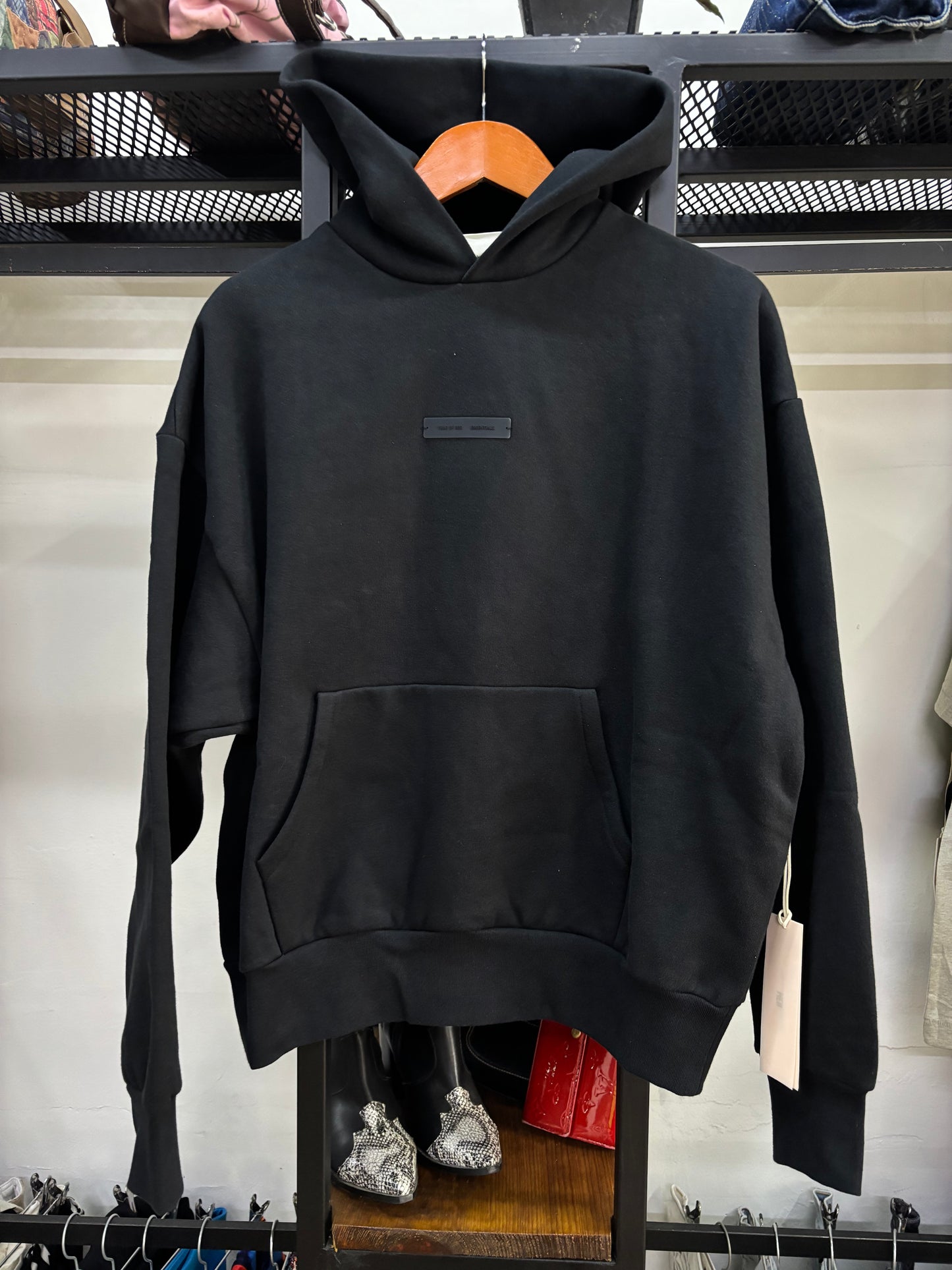 ESSENTIALS FEAR OF GOD JET BLACK SS25 HOODIE