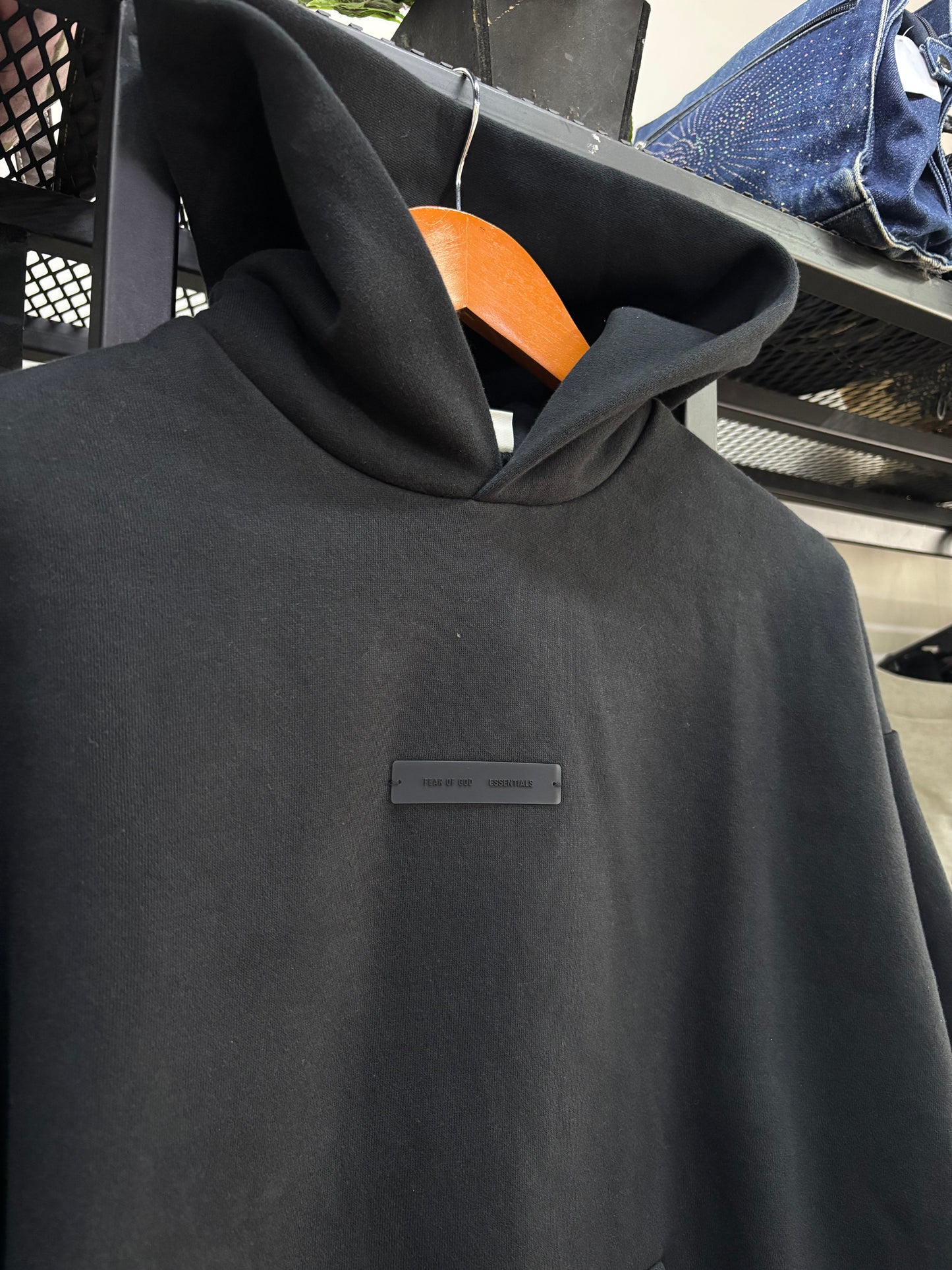 ESSENTIALS FEAR OF GOD JET BLACK SS25 HOODIE